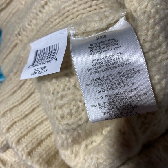 BCBGMAXAZRIA cable knit wool blend sweater - Picture 6 of 6